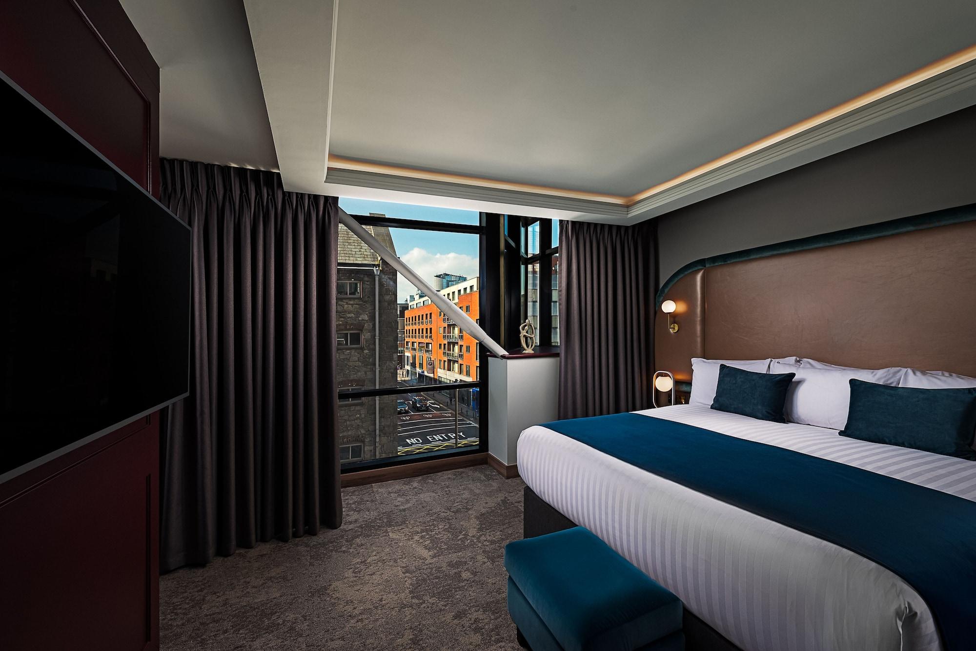 The Savoy Hotel Limerick Junction 외부 사진 A bedroom at the hotel