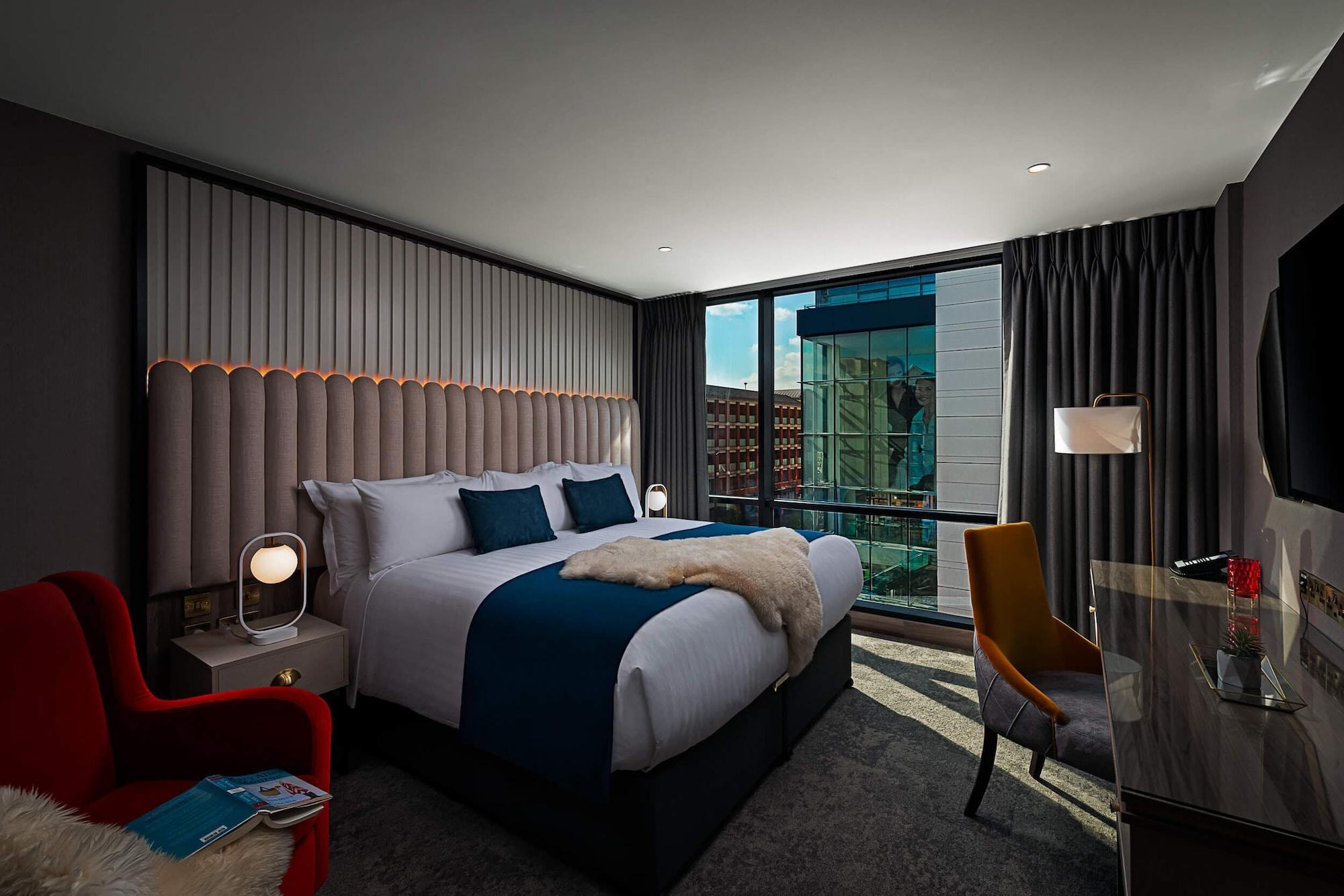 The Savoy Hotel Limerick Junction 외부 사진 A bedroom at the hotel