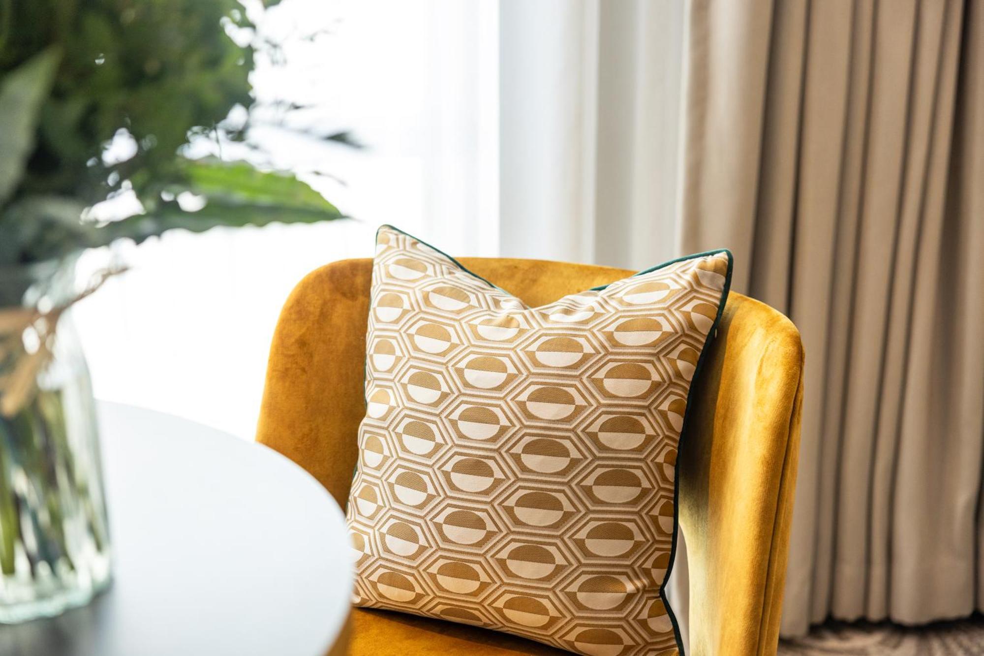 The Savoy Hotel Limerick Junction 외부 사진 A throw pillow
