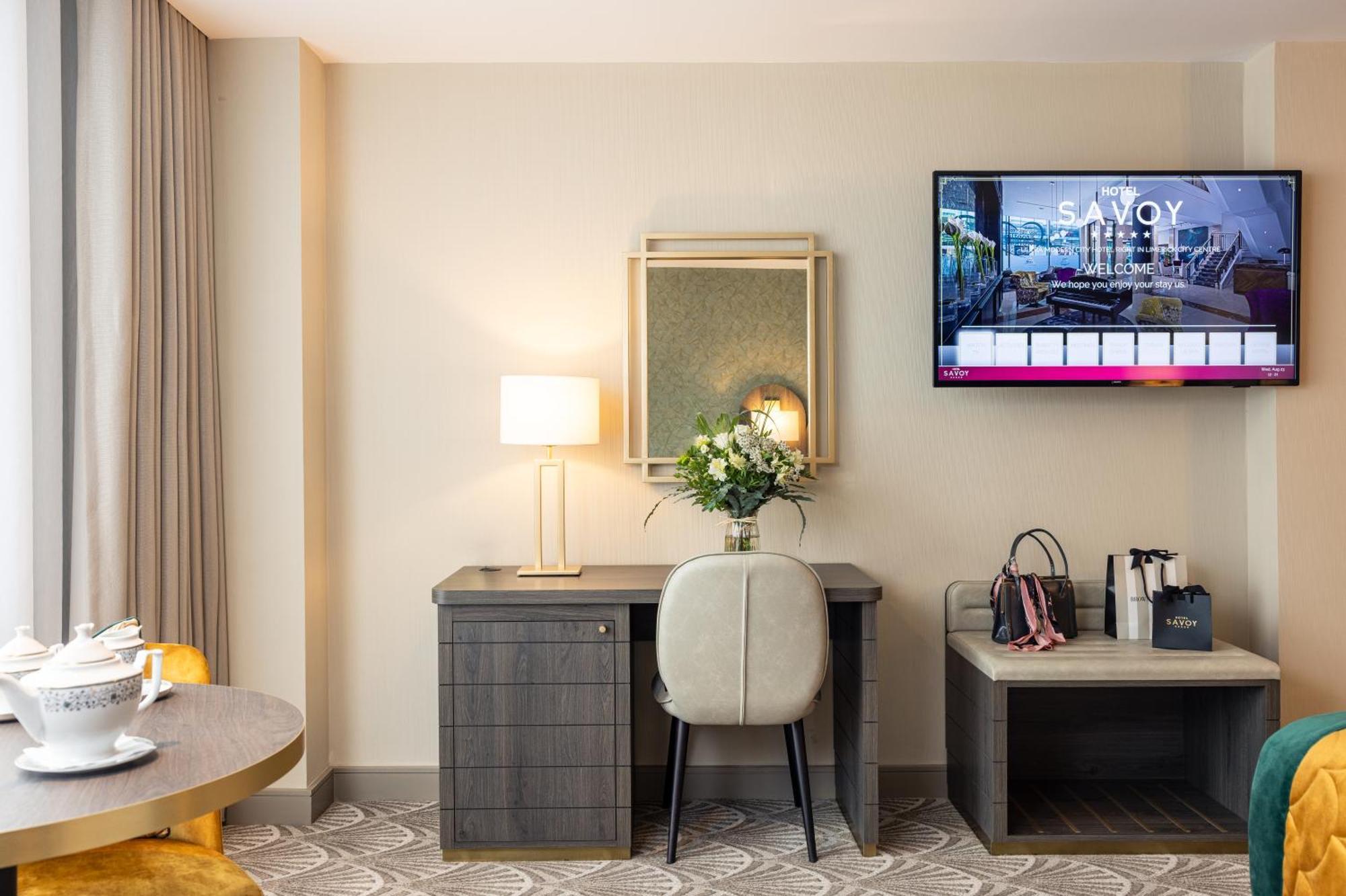 The Savoy Hotel Limerick Junction 외부 사진 A room at Savoy