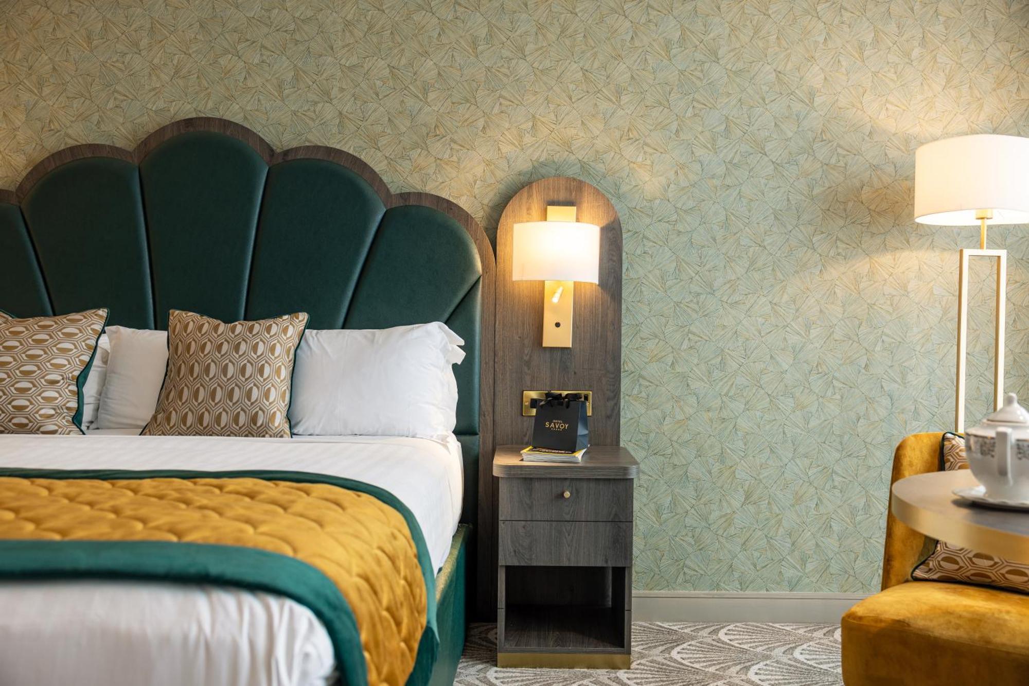 The Savoy Hotel Limerick Junction 외부 사진 A bedroom at the hotel
