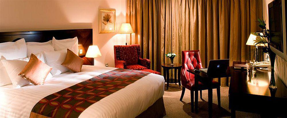 The Savoy Hotel Limerick Junction 객실 사진 A room at the hotel